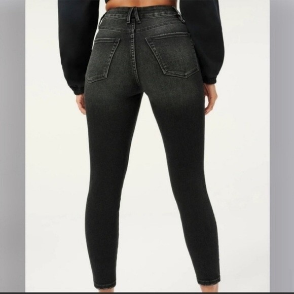 Good American Good Waist High Rise Crop Raw Hem Black 157 Size 0/25 NWT - Picture 3 of 12